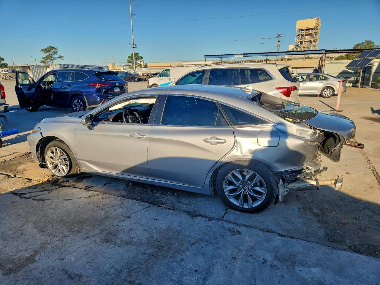 2019 Toyota Avalon Xle - Image 2