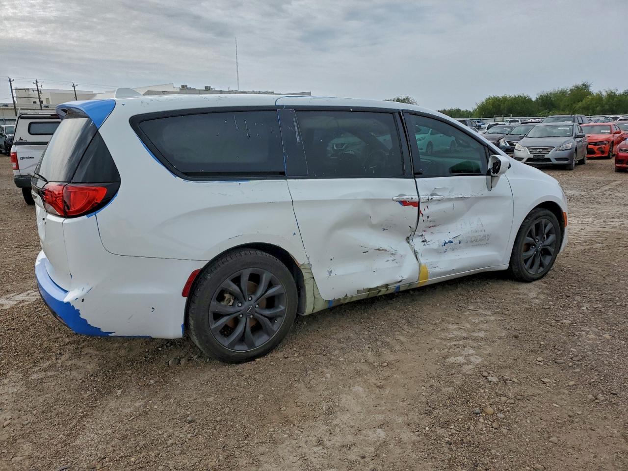 2020 Chrysler Pacifica Touring - Image 3