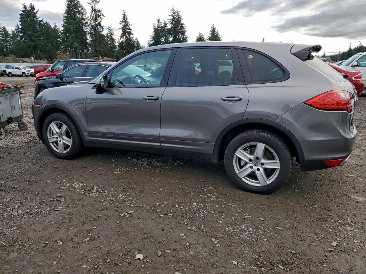 2012 Porsche Cayenne S Hybrid - Image 2