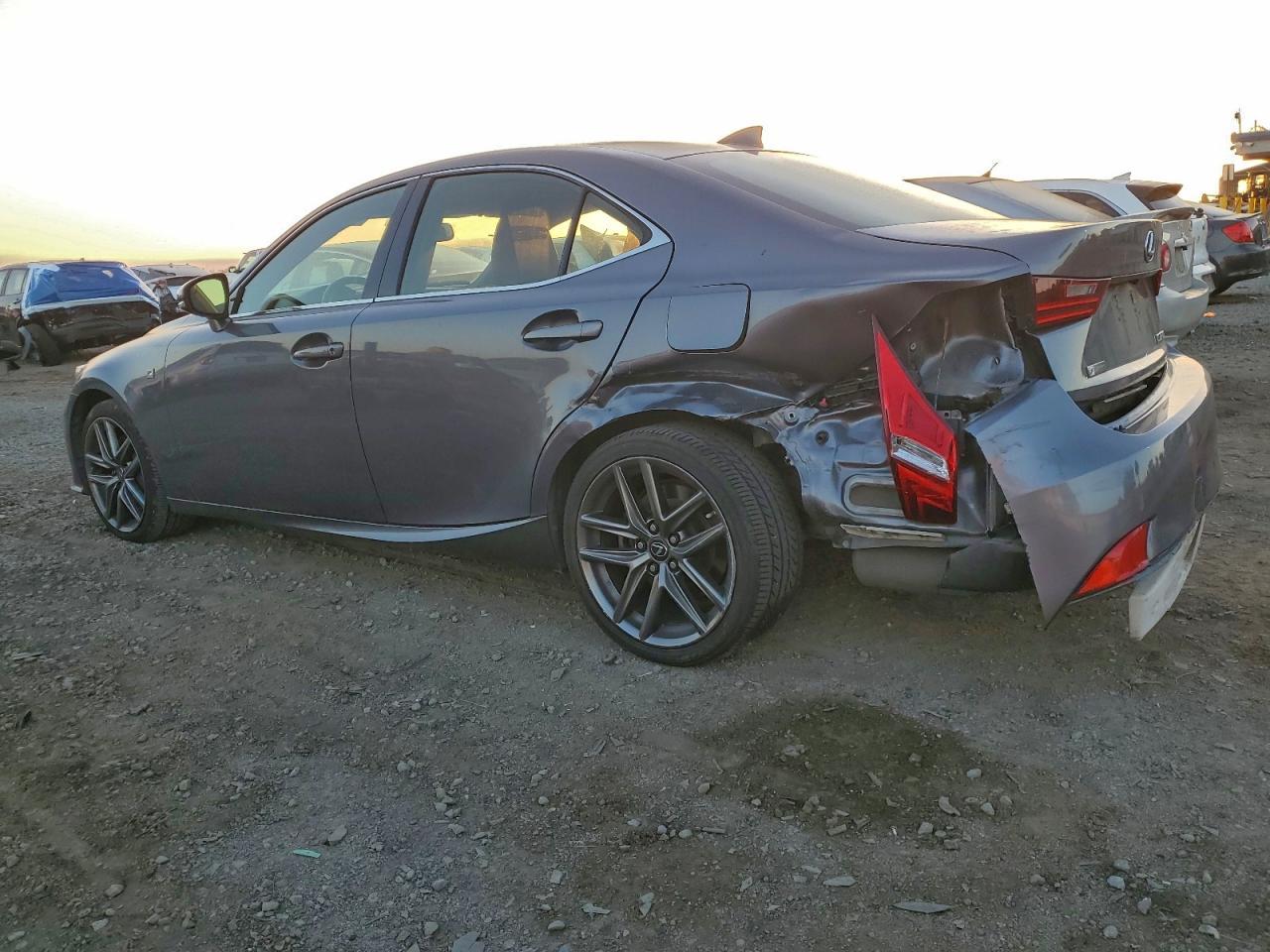 2016 Lexus Is 200T - Фото 2