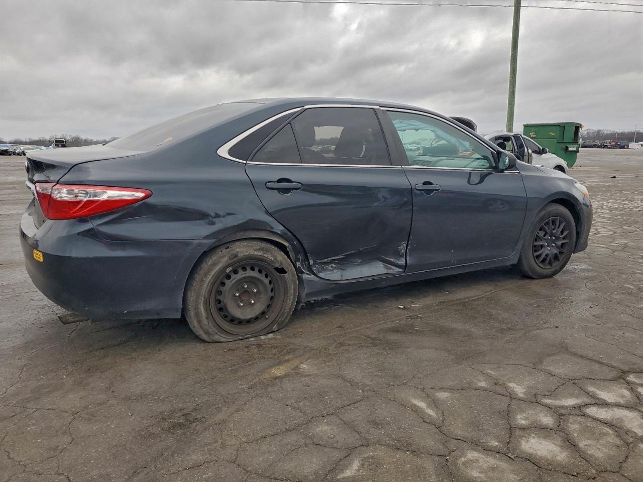 2015 Toyota Camry Le - Фото 3