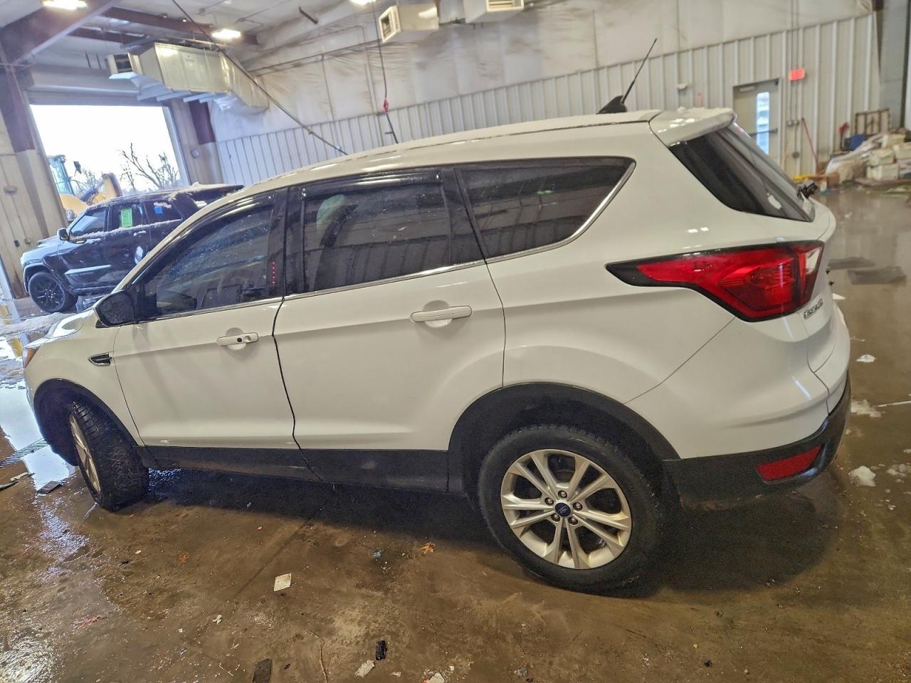 2019 Ford Escape Se - Фото 2