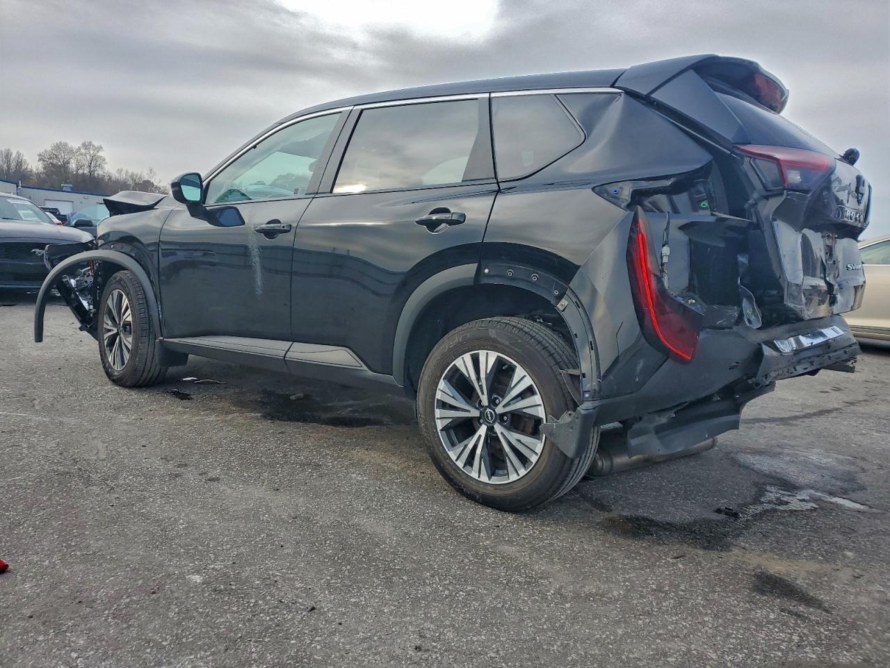 2022 Nissan Rogue Sv - Image 2