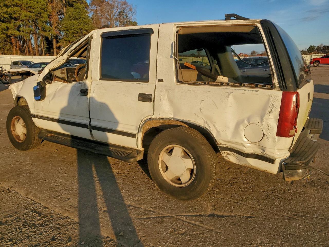 1999 Chevrolet Tahoe K1500 - Image 2
