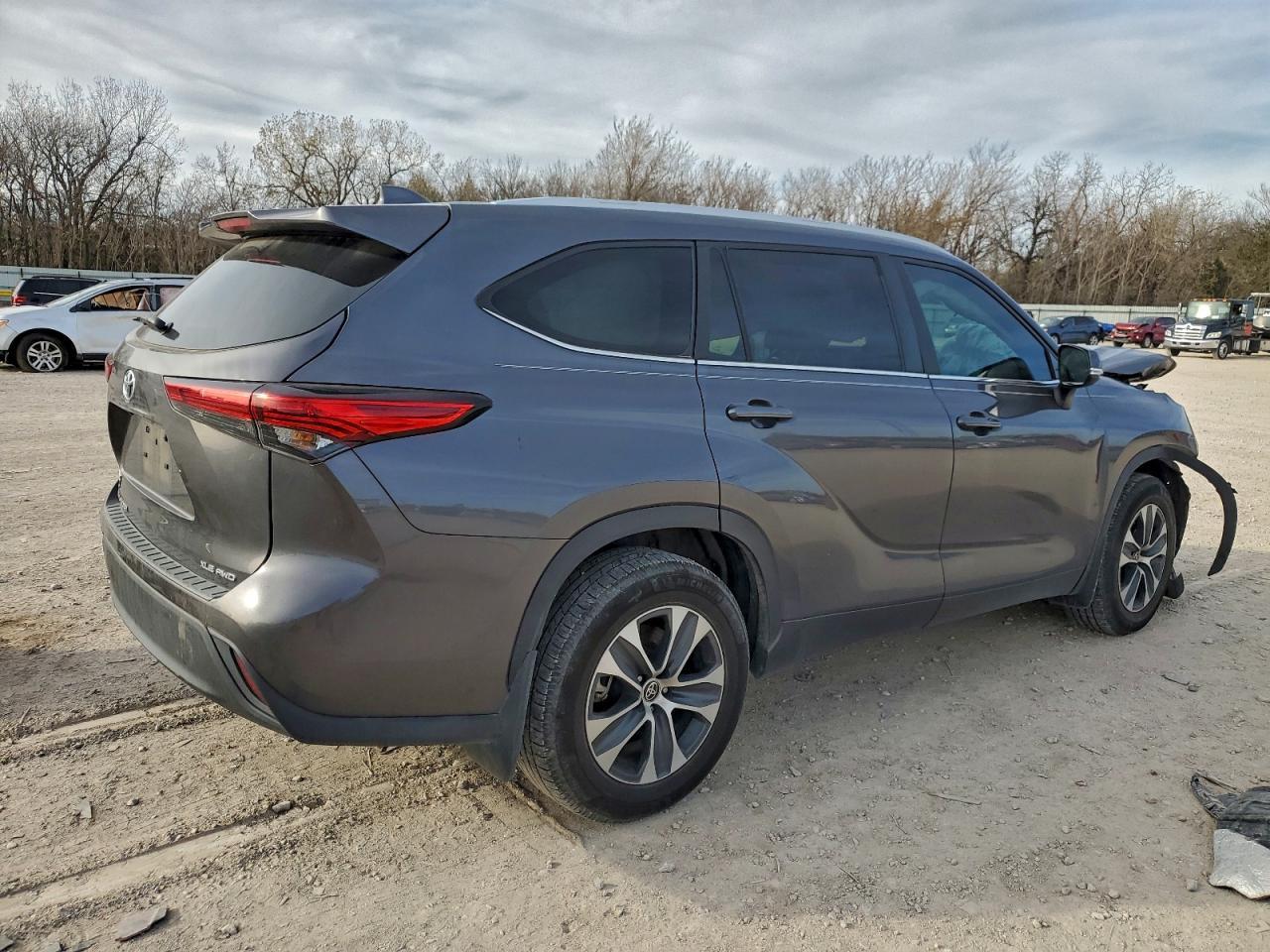 2023 Toyota Highlander L - Фото 3