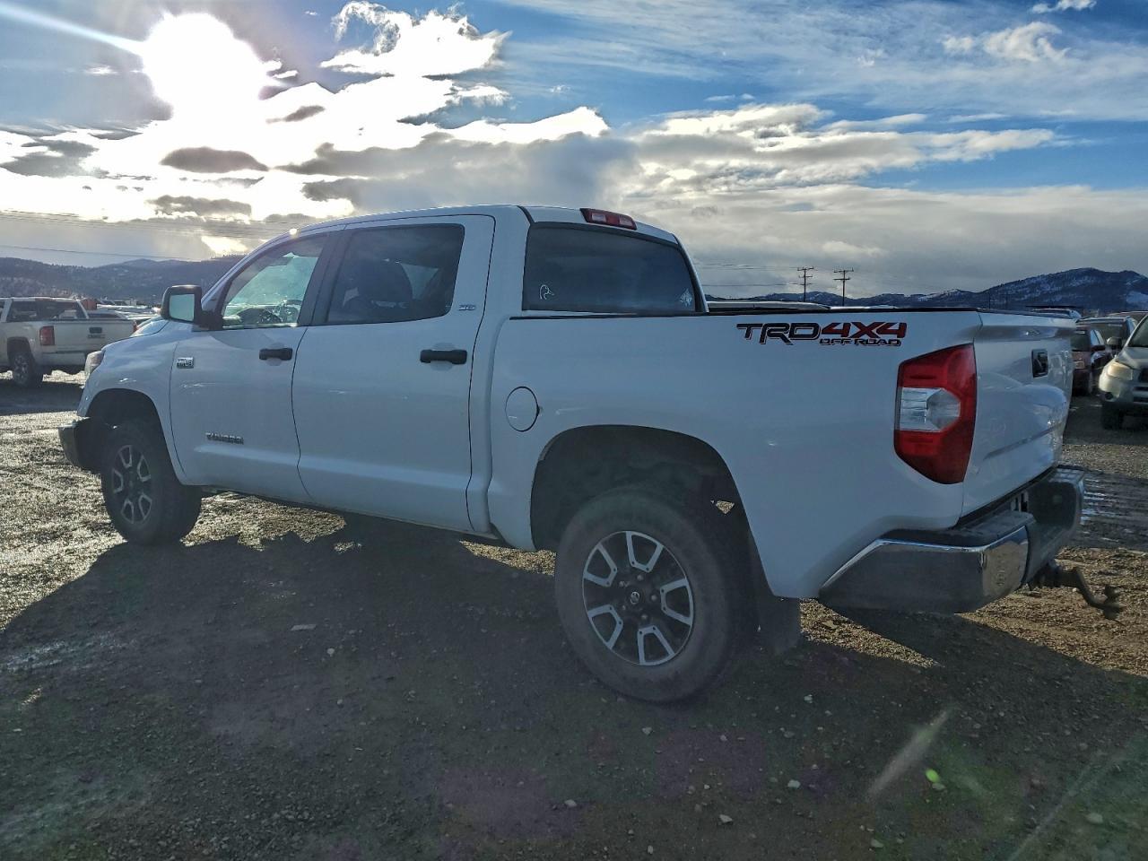 2018 Toyota Tundra Crewmax Sr5 - Image 2