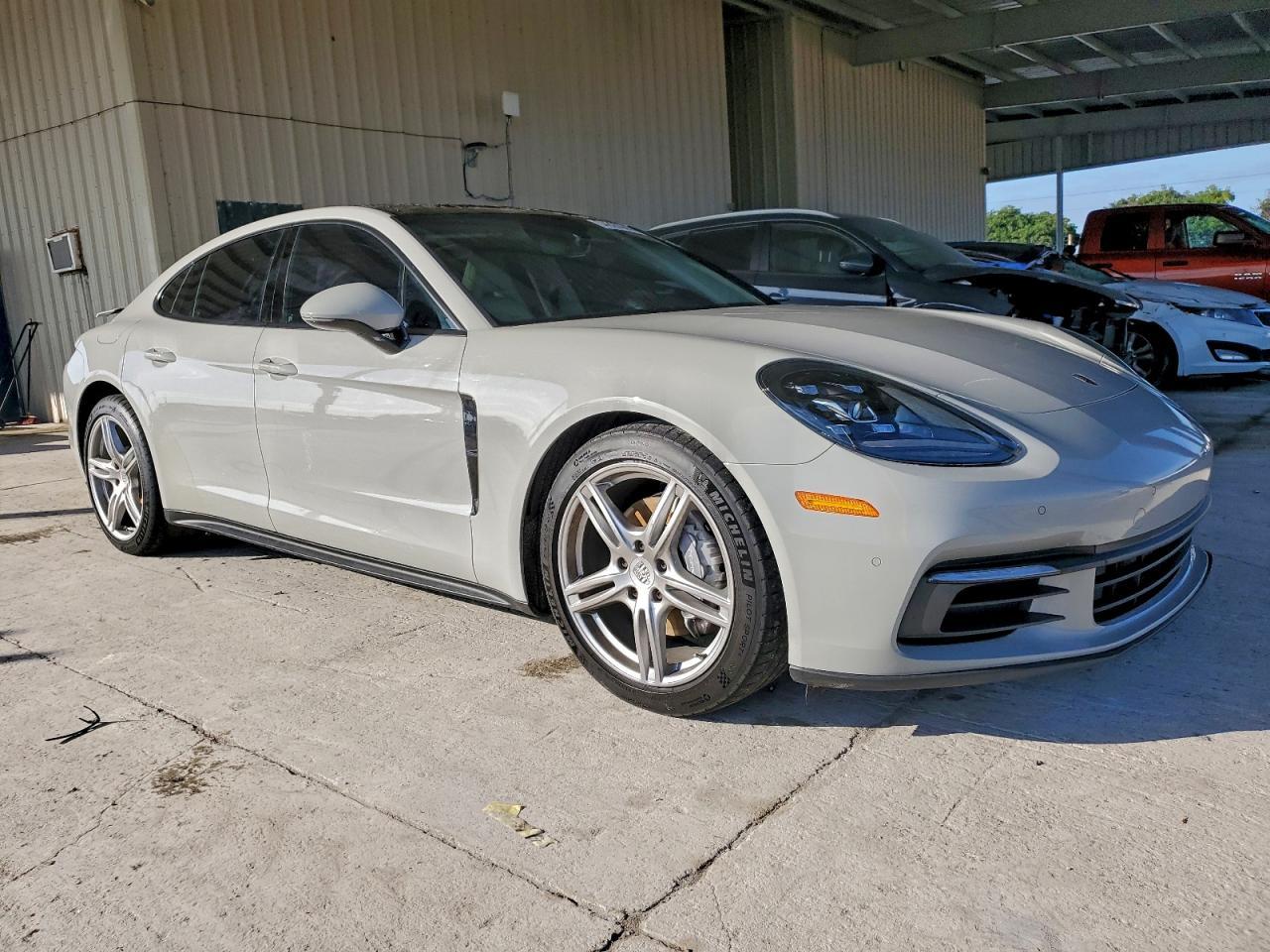 2018 Porsche Panamera 4 - Image 4