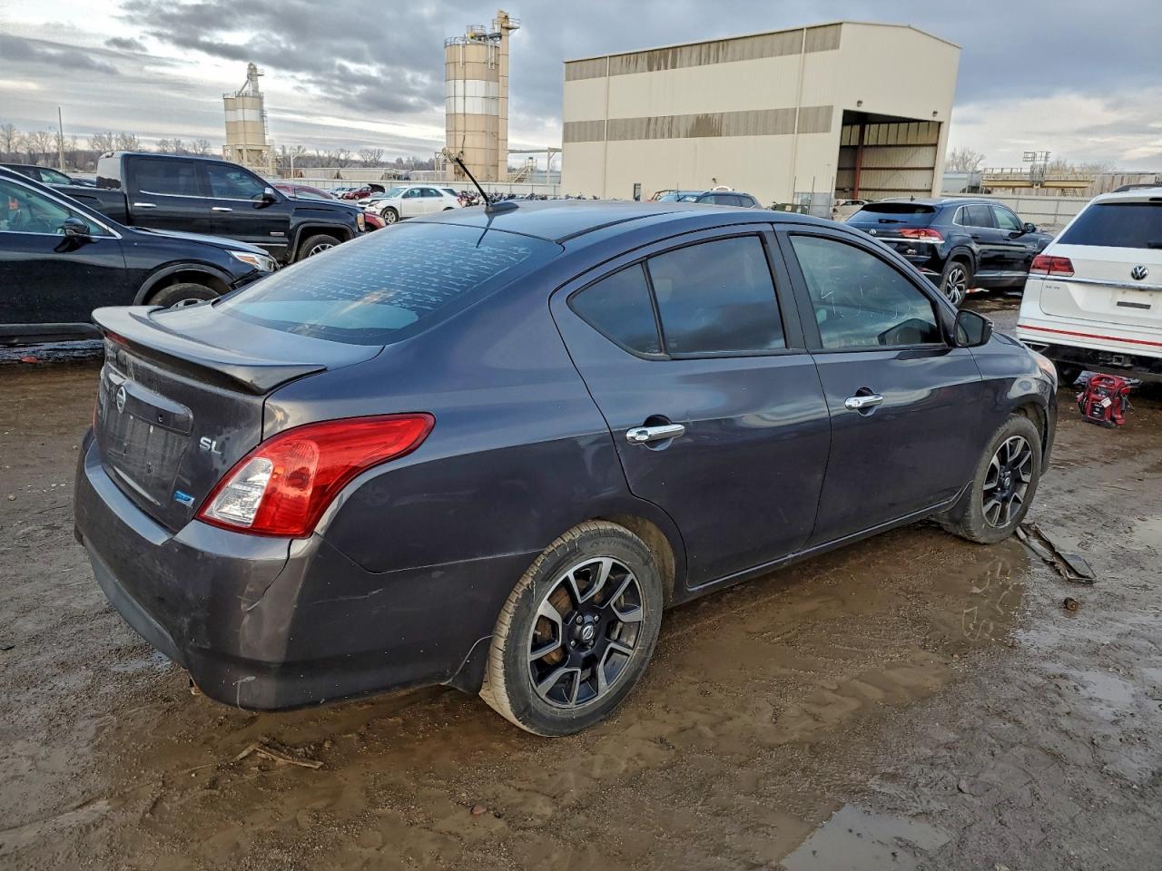2015 Nissan Versa S - Фото 3