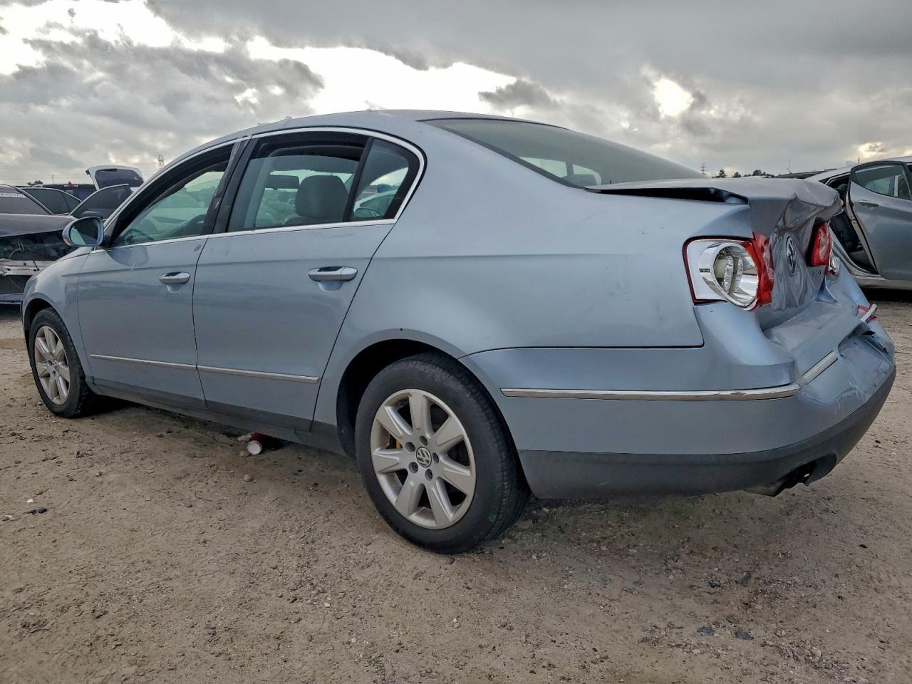 2007 Volkswagen Passat 2.0T - Image 2