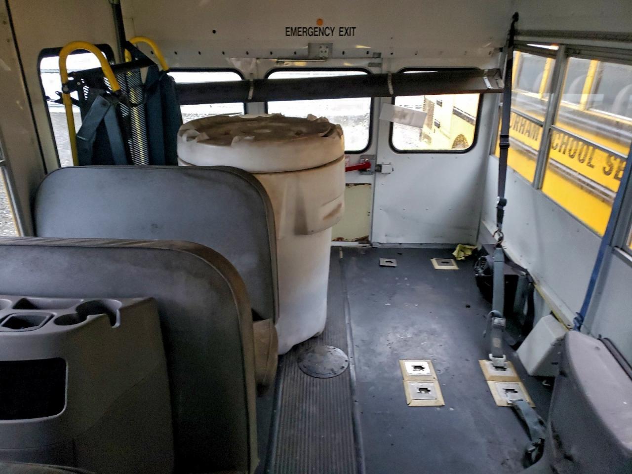 2000 Ford E350 School Bus - Фото 6