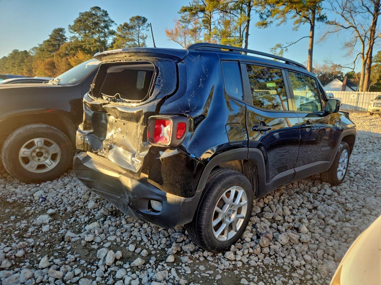 2019 Jeep Renegade Latitude - Image 3