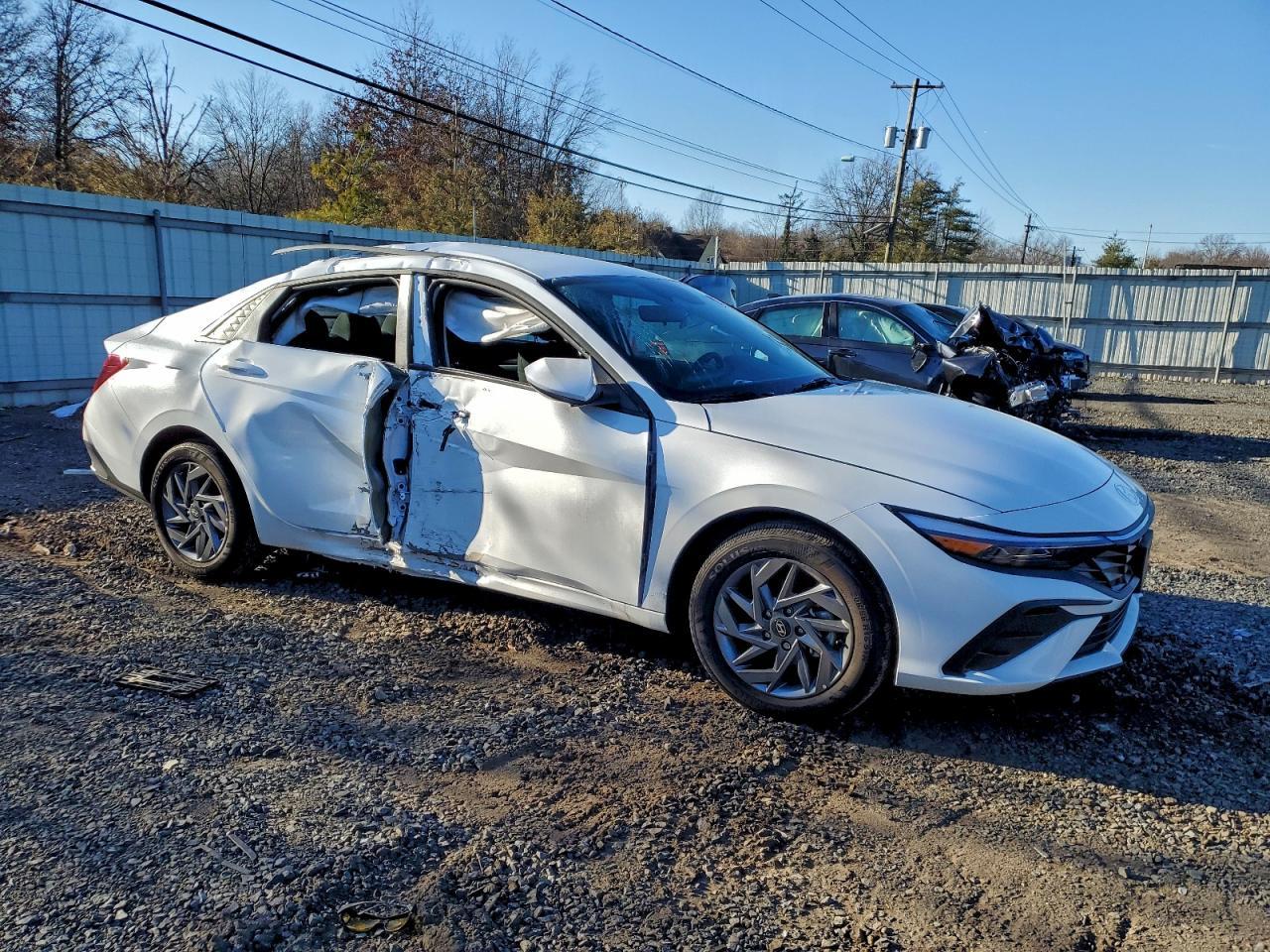 2025 Hyundai Elantra Blue - Image 4