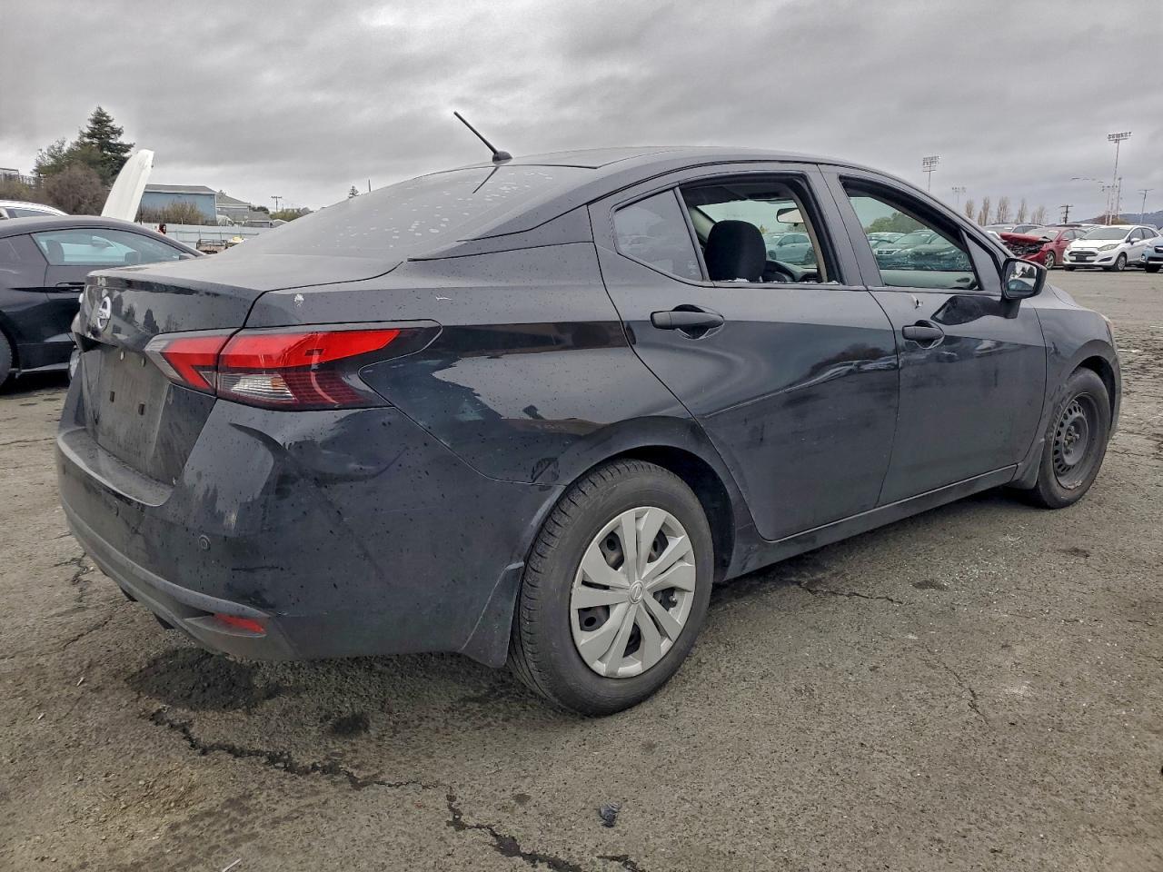 2020 Nissan Versa S - Фото 3