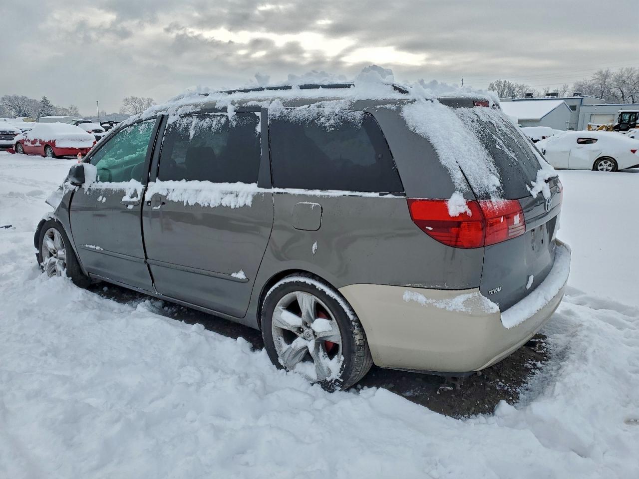 2004 Toyota Sienna Ce - Фото 2
