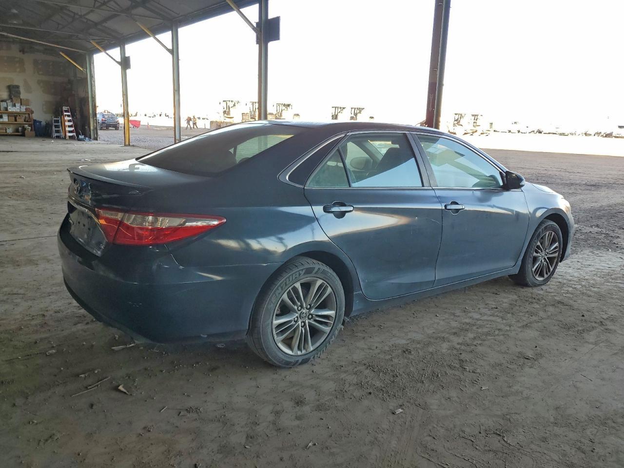 2015 Toyota Camry Le - Фото 3