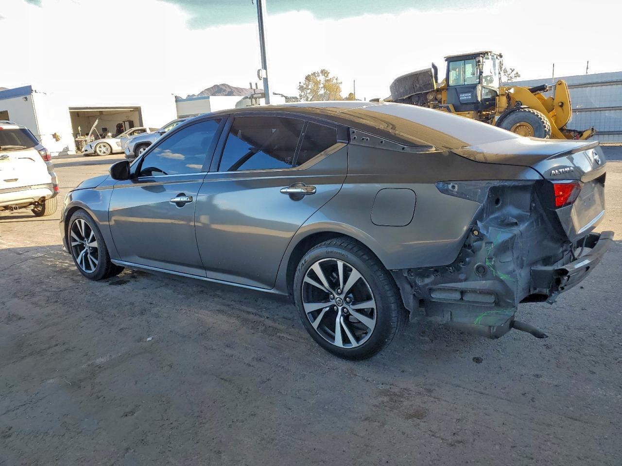 2019 Niss Altima S - Image 2