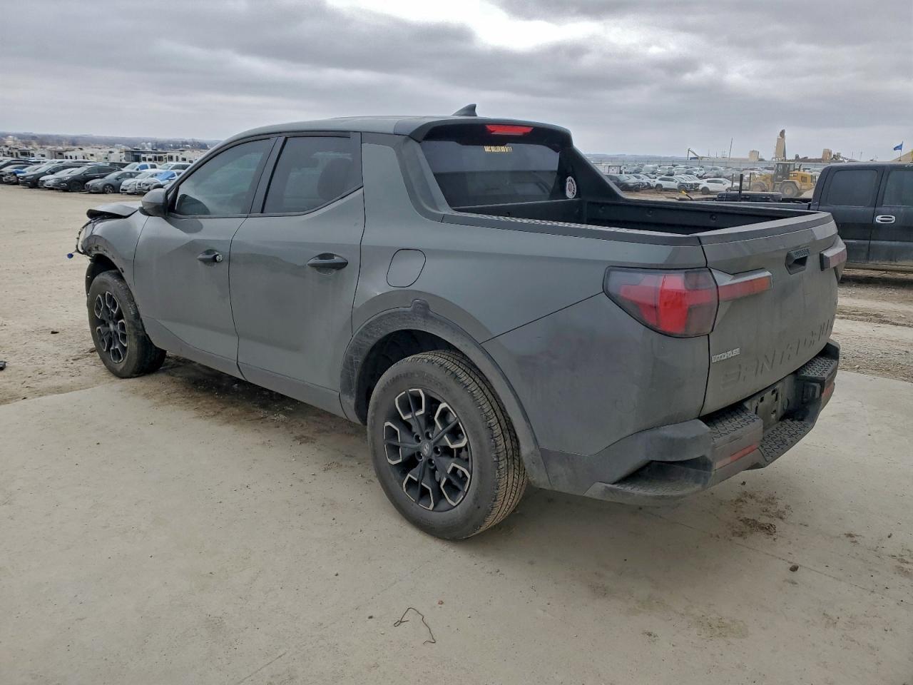 2024 Hyundai Santa Cruz Se - Image 2