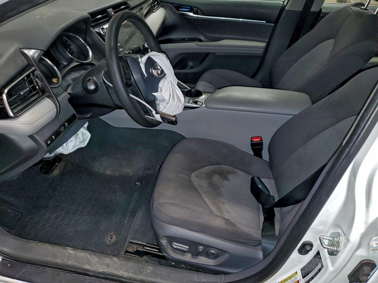 2020 Toyota Camry Le - Фото 7