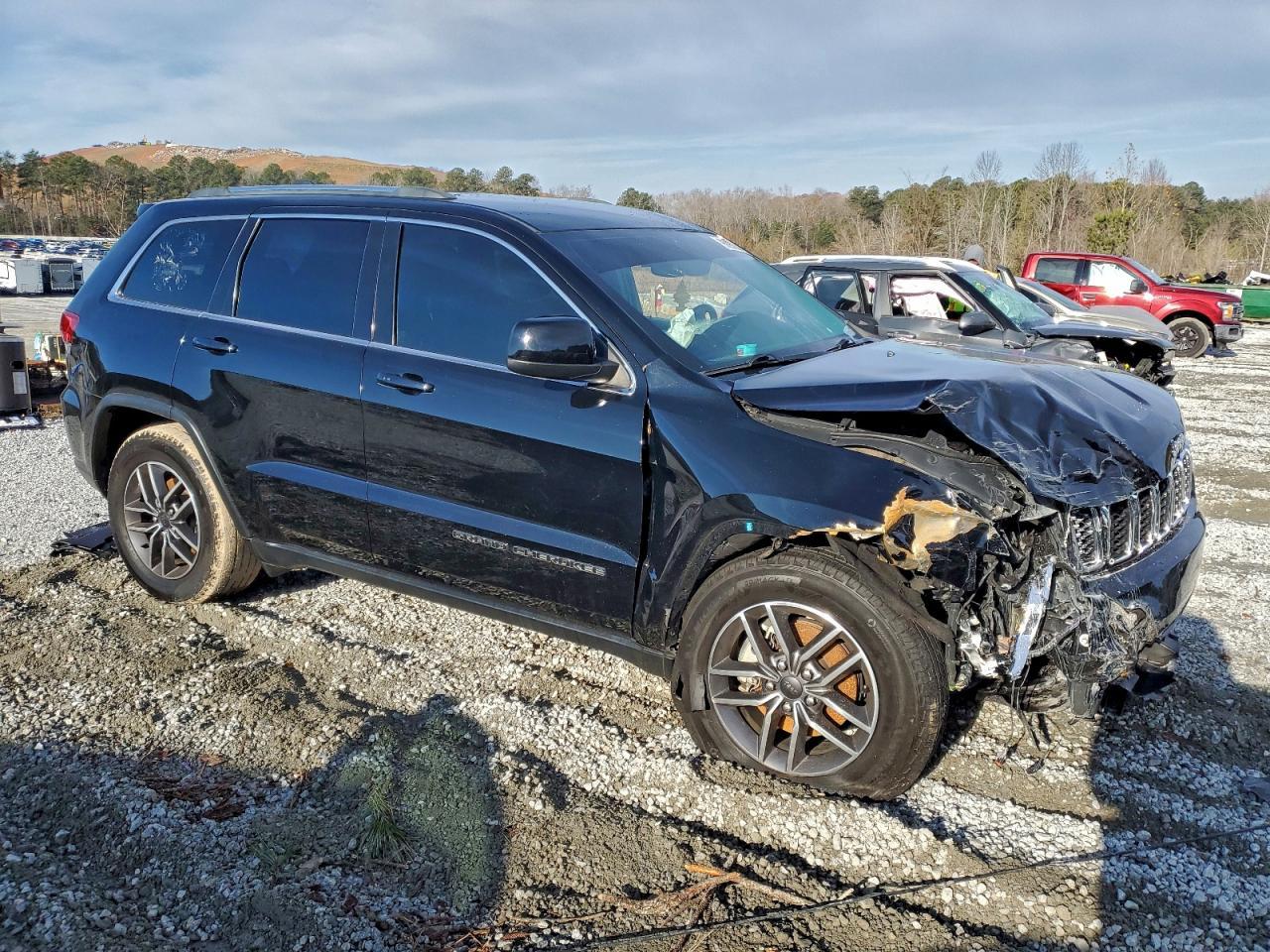 2020 Jeep Grand Cherokee Laredo - Image 4