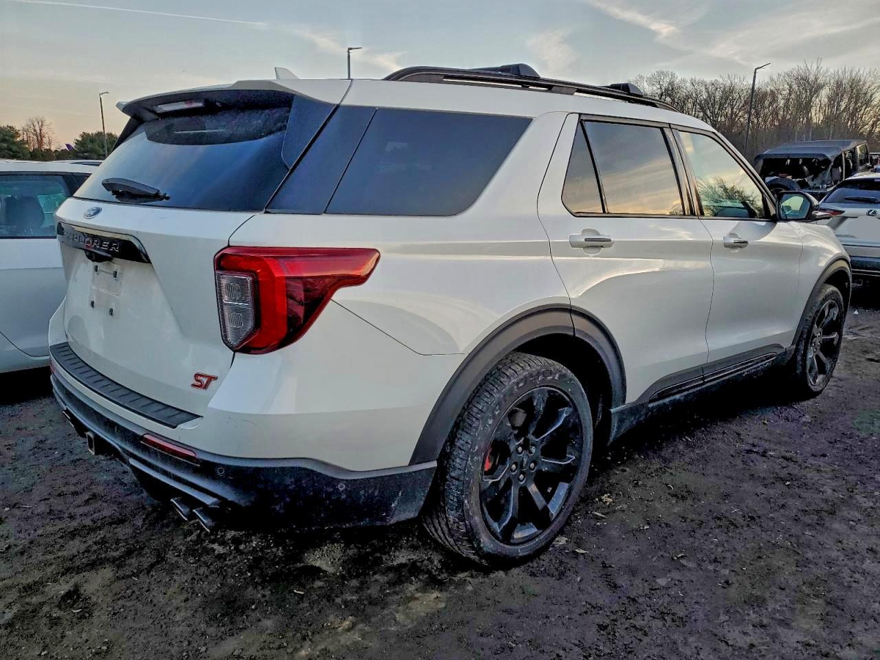 2022 Ford Explorer St - Фото 3