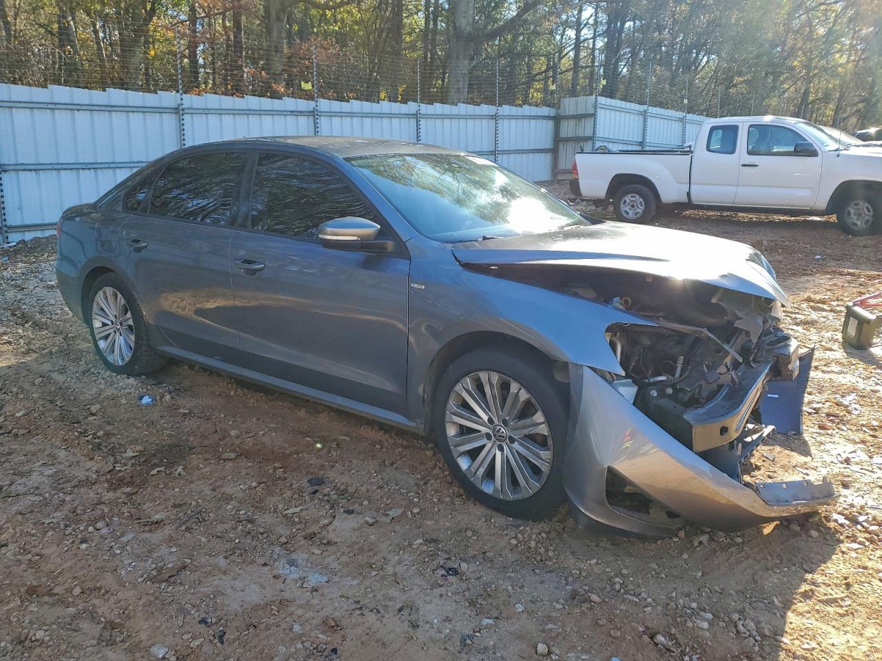 2014 Volkswagen Passat S - Image 4