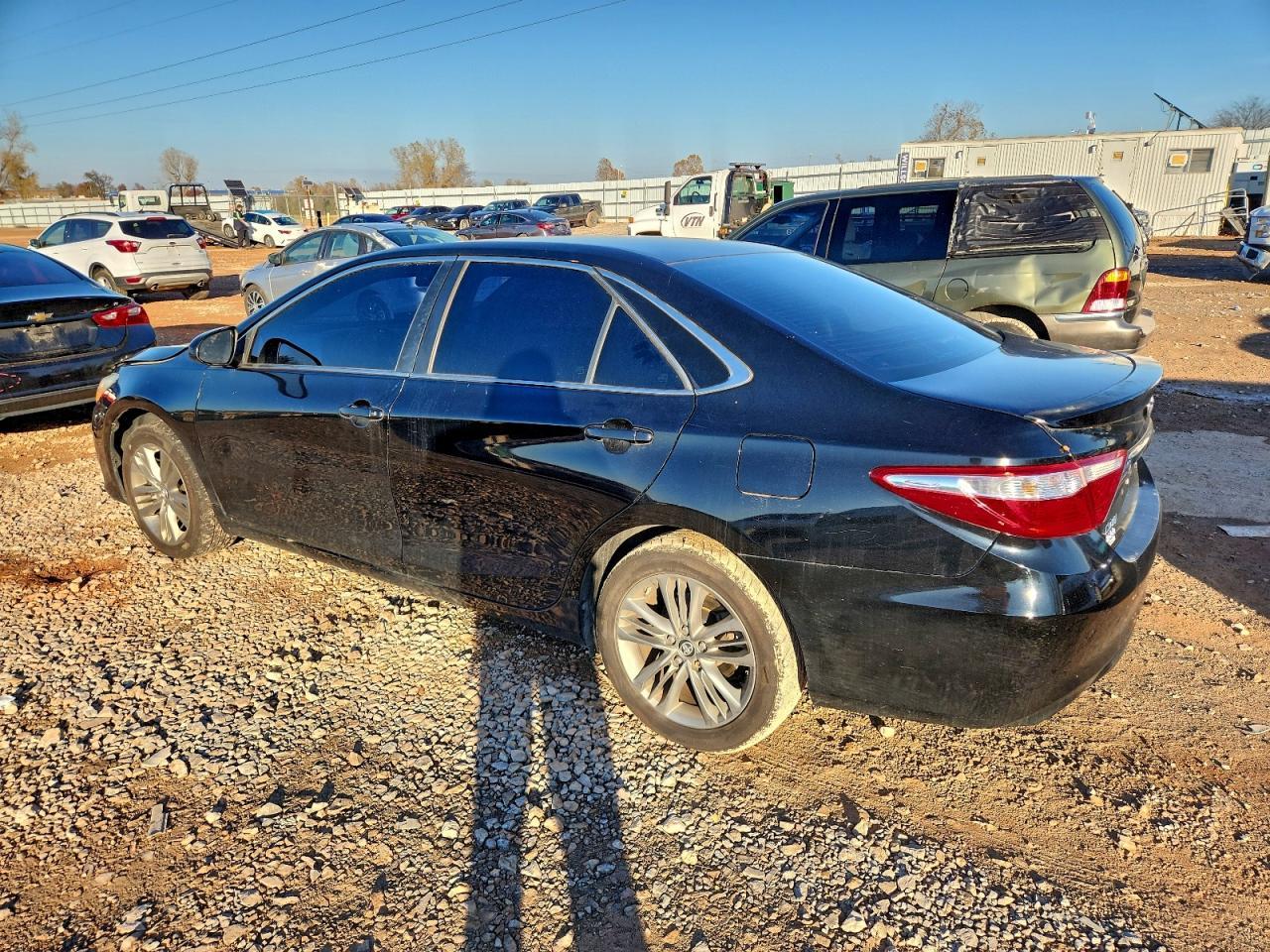 2017 Toyota Camry Le - Фото 2