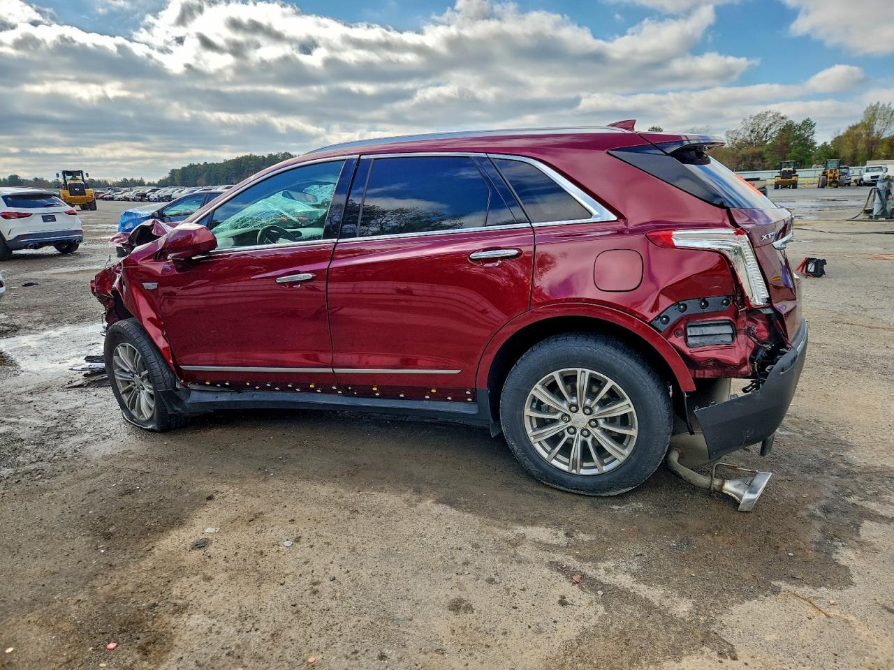 2018 Cadillac Xt5 Luxury - Image 2