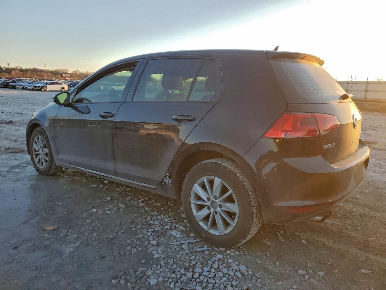 2016 Volkswagen Golf S - Image 2