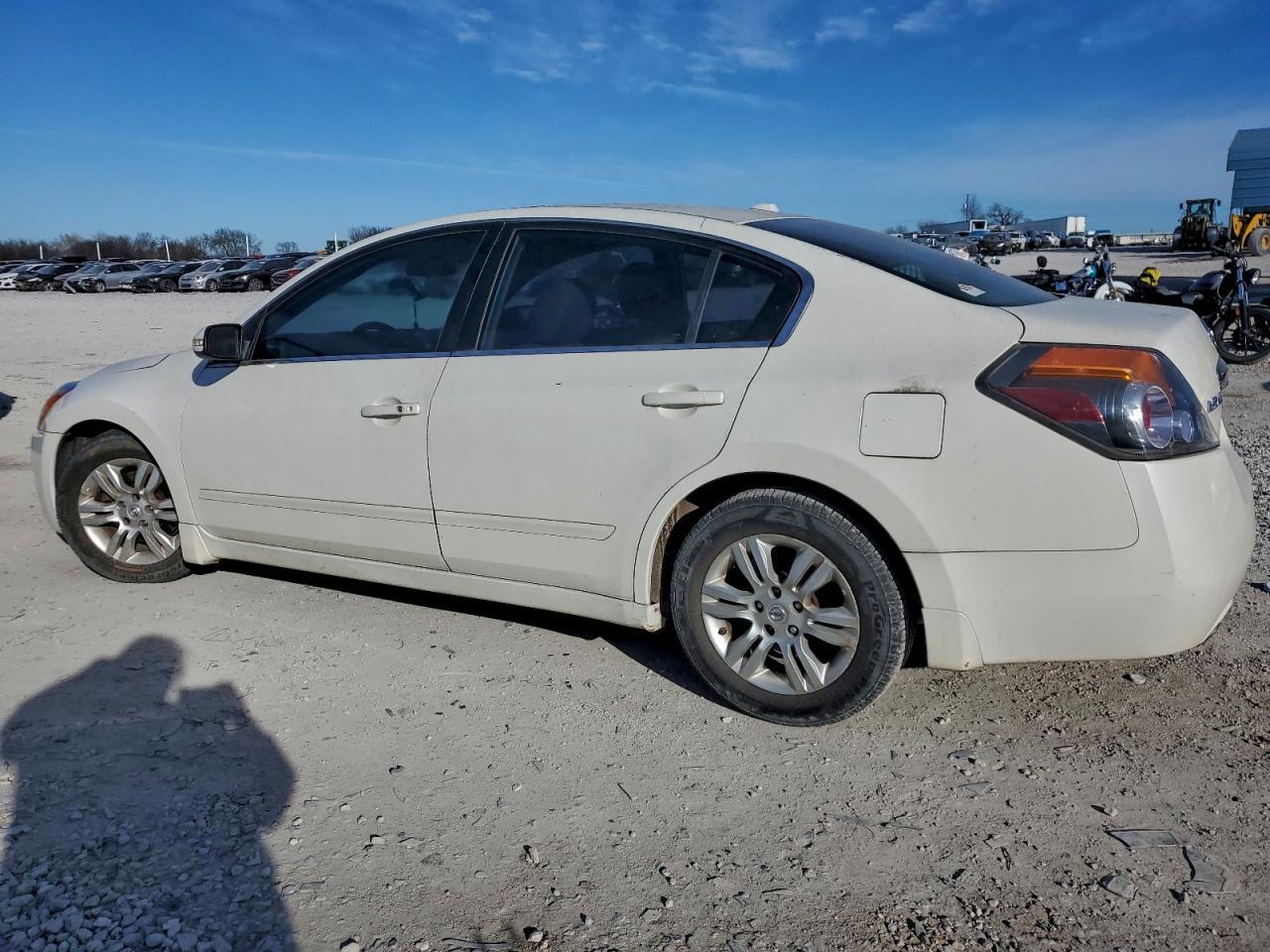 2010 Nissan Altima Base - Фото 2
