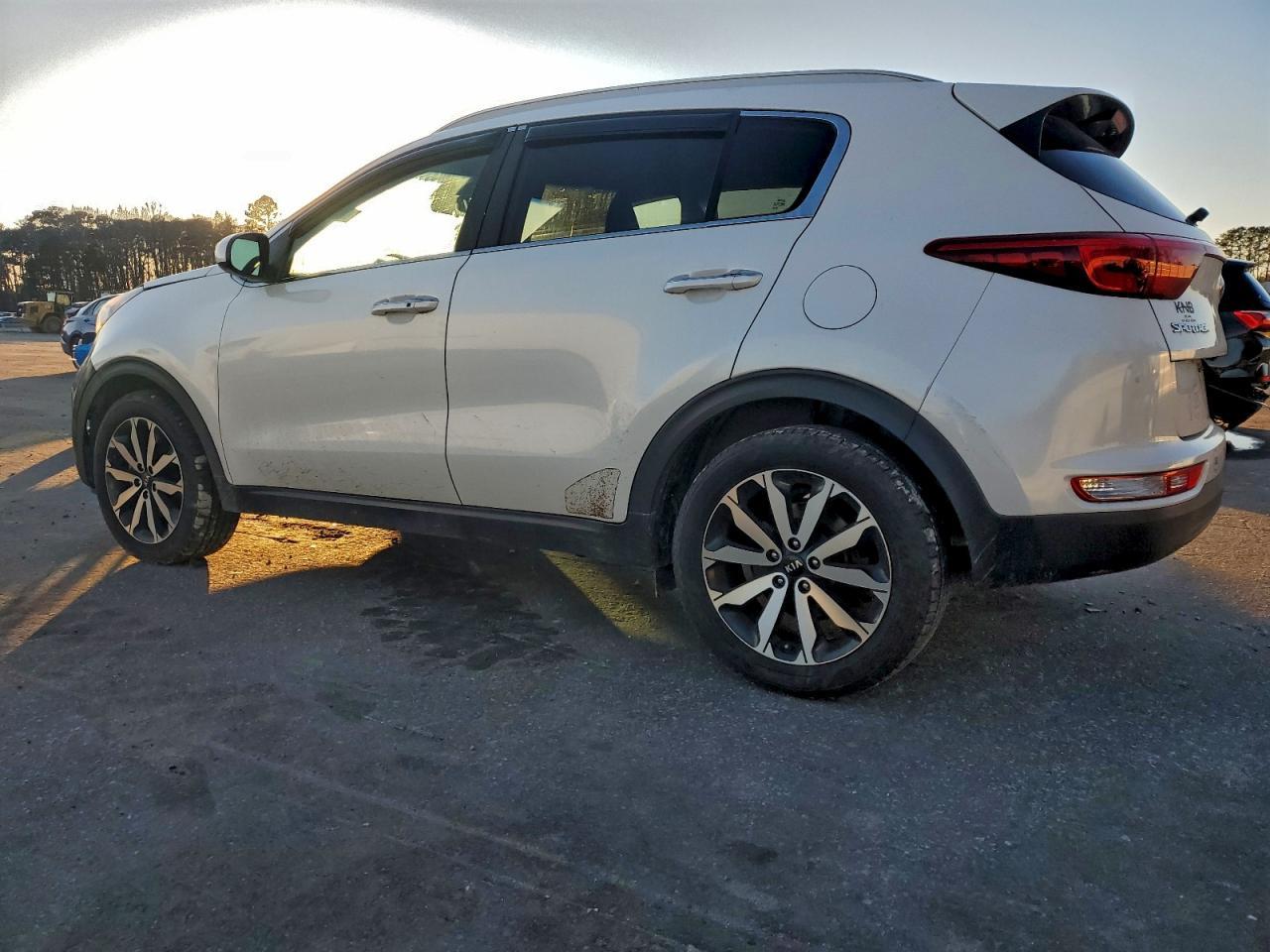 2017 Kia Sportage Ex - Image 2