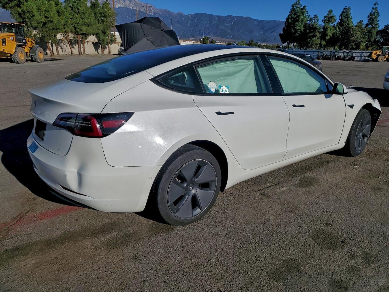 2022 Tesla Model 3 - Фото 3
