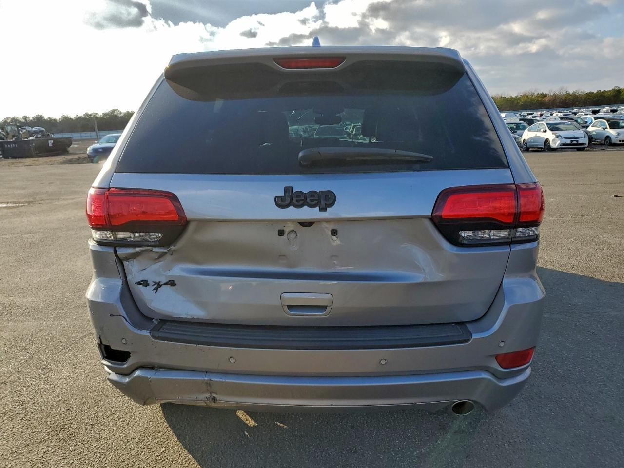 2019 Jeep Grand Cherokee Laredo - Image 6
