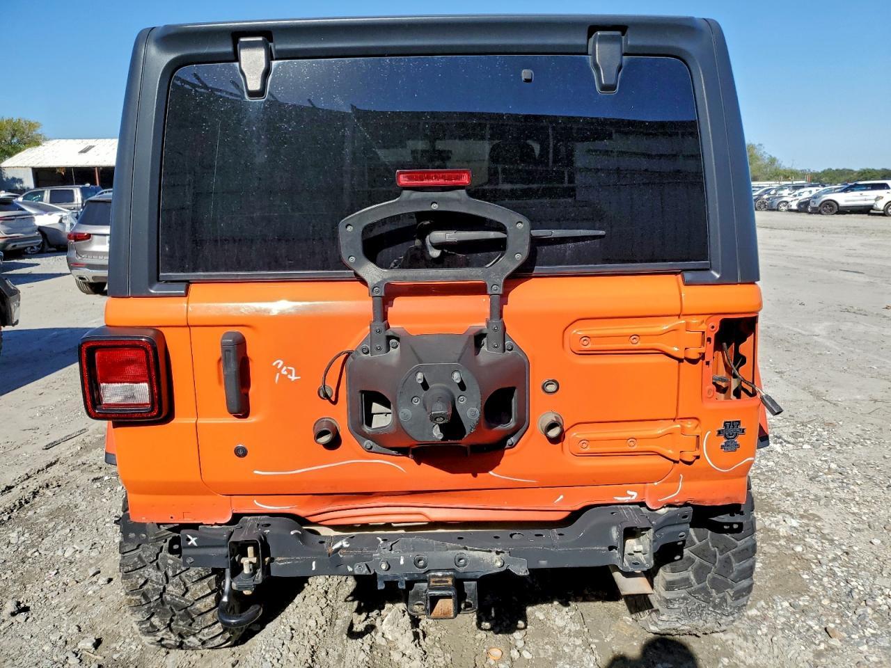 2018 Jeep Wrangler Unlimited Sahara - Image 6