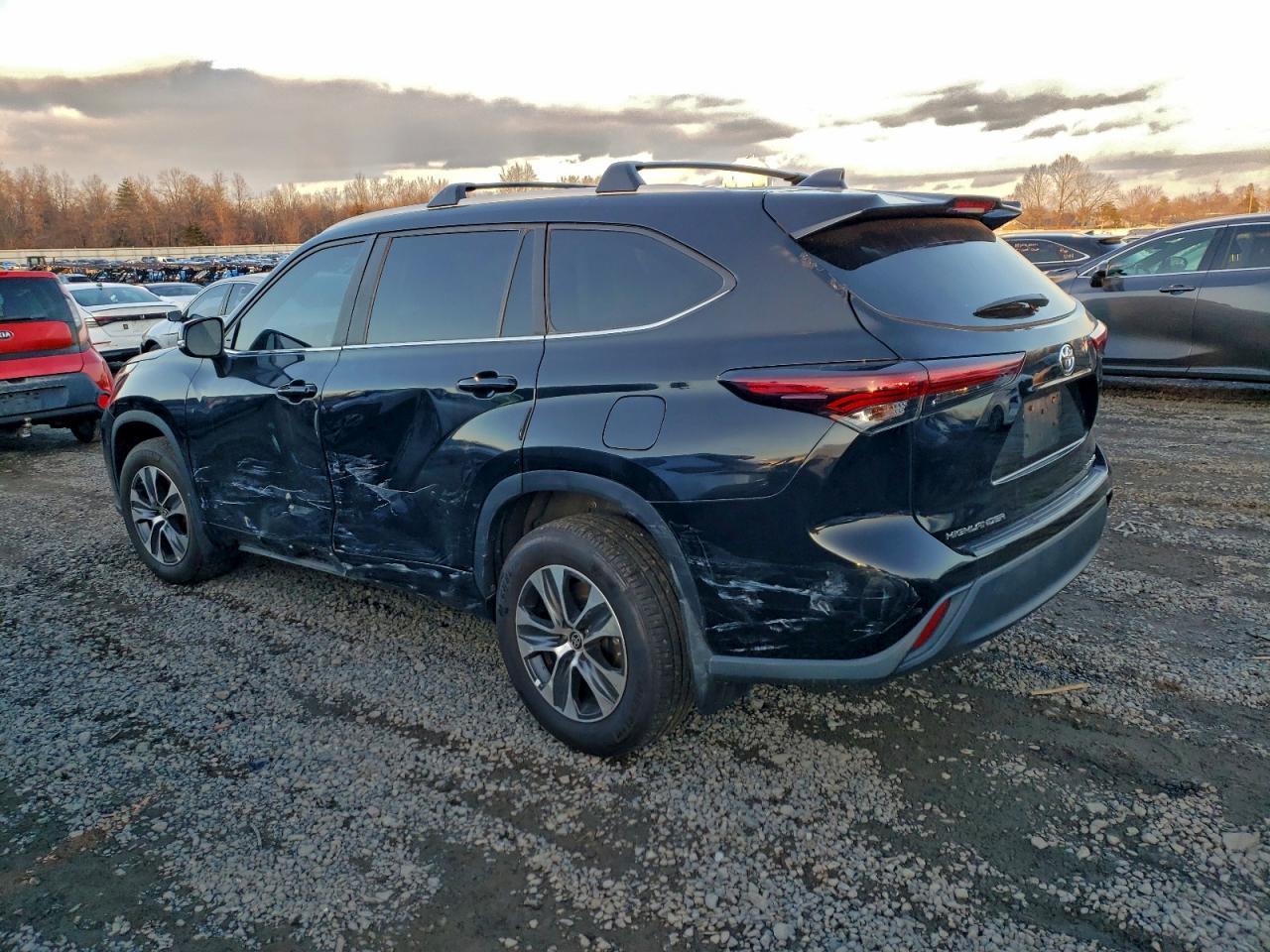 2024 Toyota Highlander Le - Фото 2