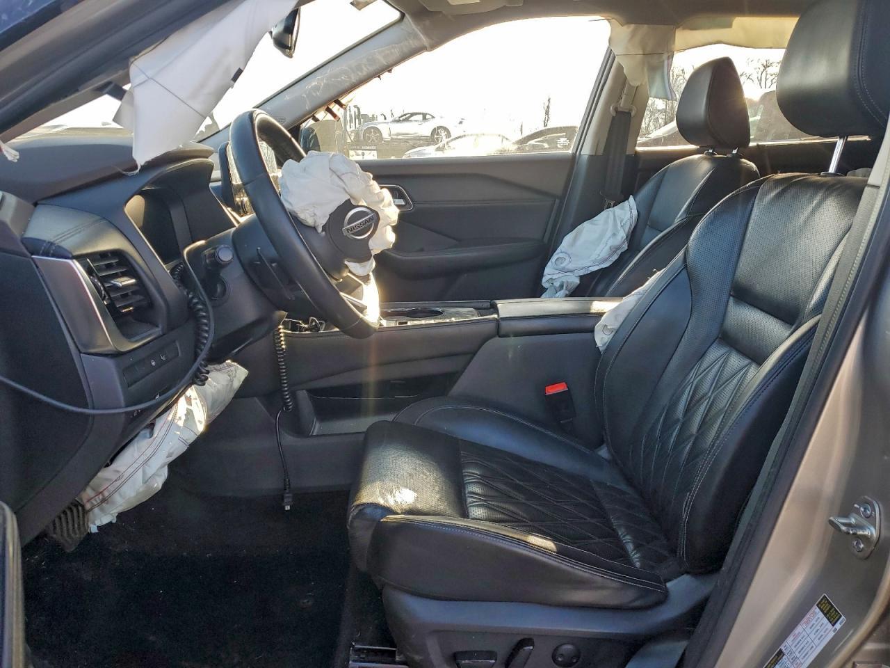 2021 Nissan Rogue Platinum - Image 7