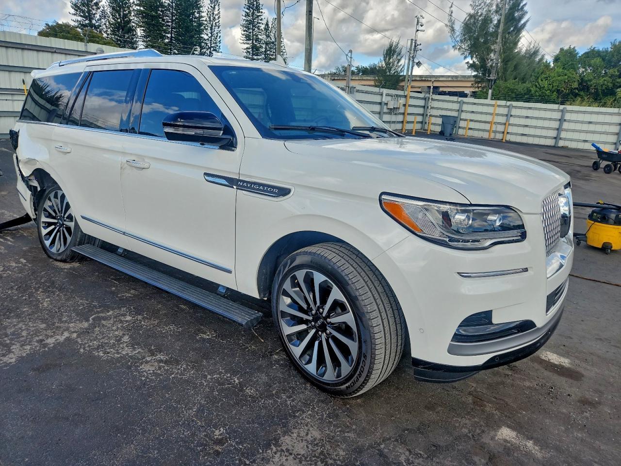 2023 Lincoln Navigator Reserve - Фото 4