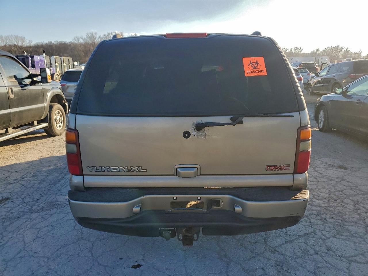 2002 GMC Suburban - Фото 6