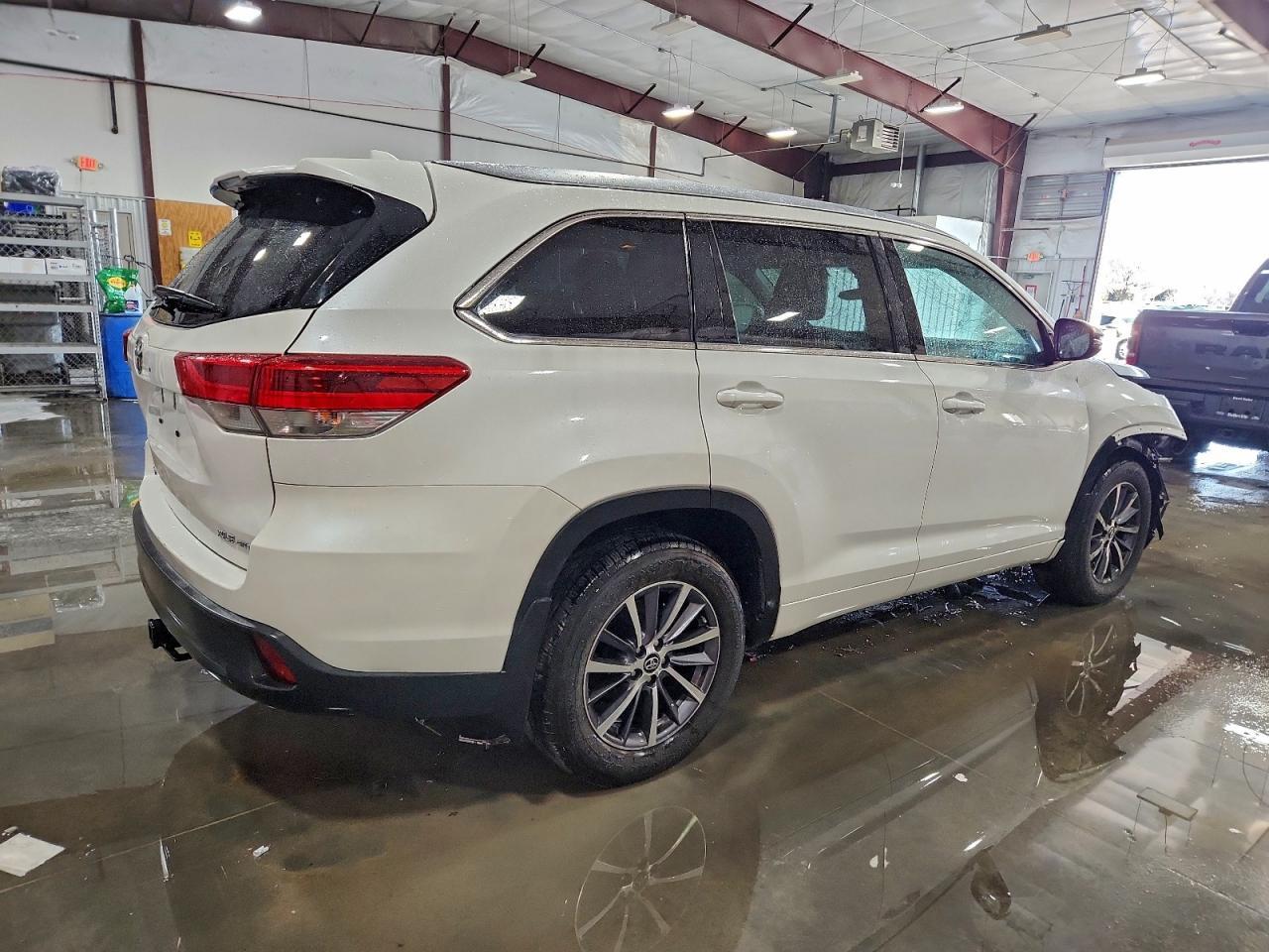 2018 Toyota Highlander Xle - Фото 3