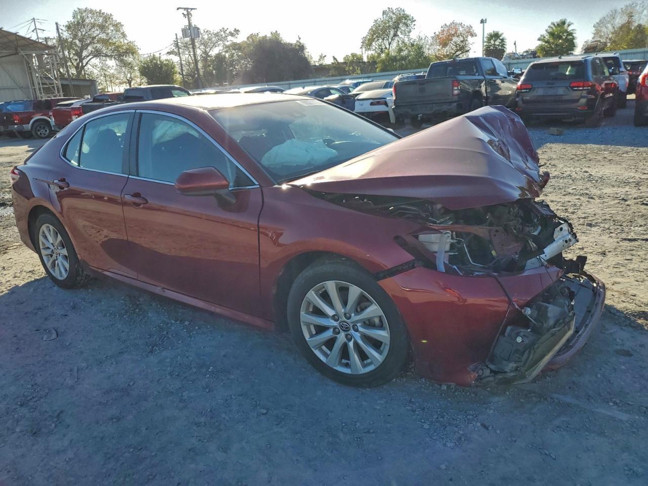 2020 Toyota Camry Le - Фото 4