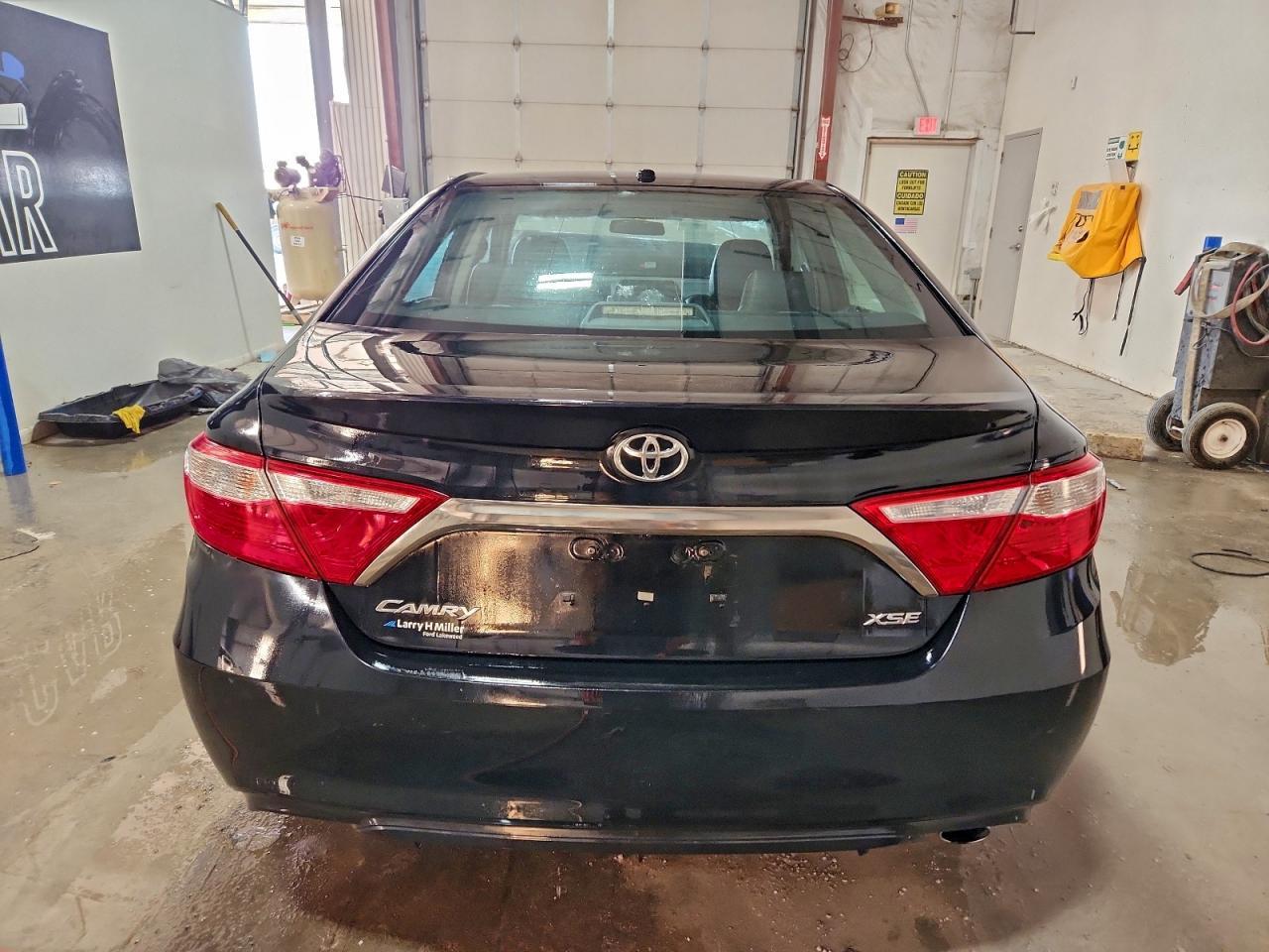 2016 Toyota Camry Le - Фото 6