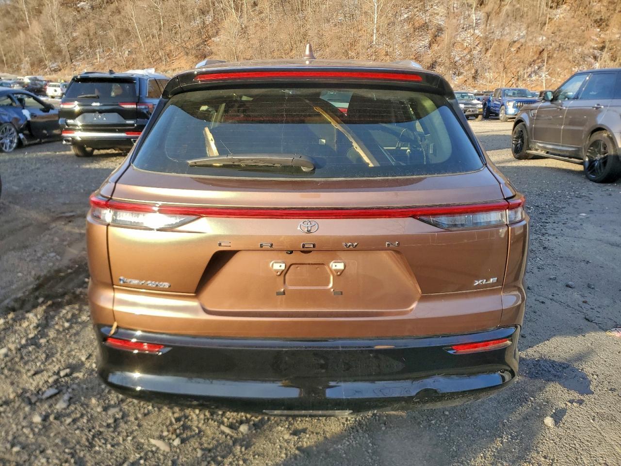 2025 Toyota Crown Signia Xle - Фото 6