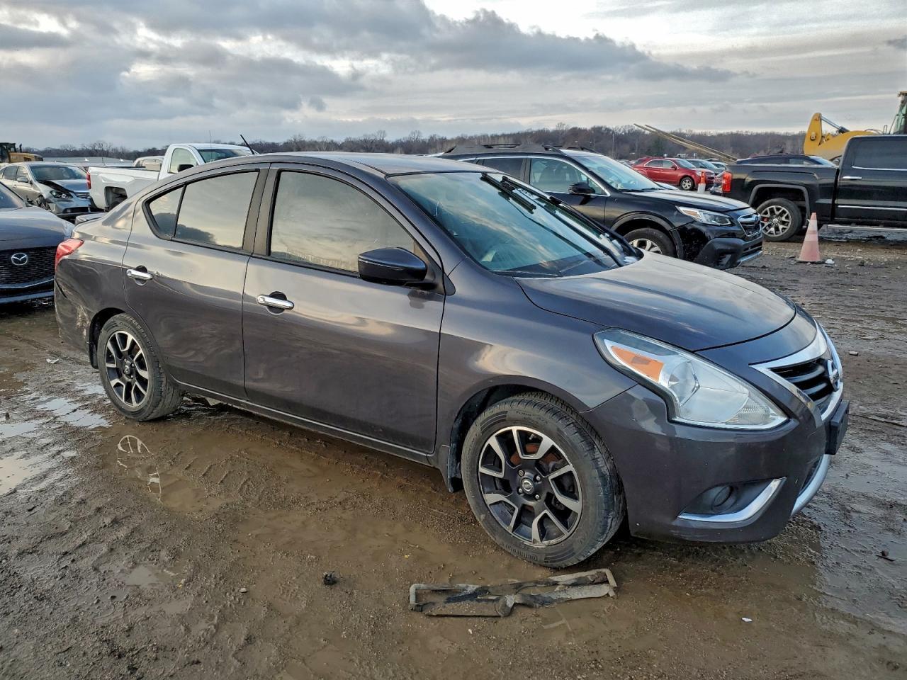 2015 Nissan Versa S - Фото 4