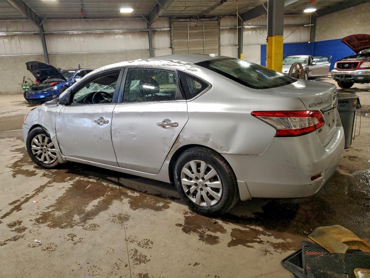 2013 Nissan Sentra S - Фото 2