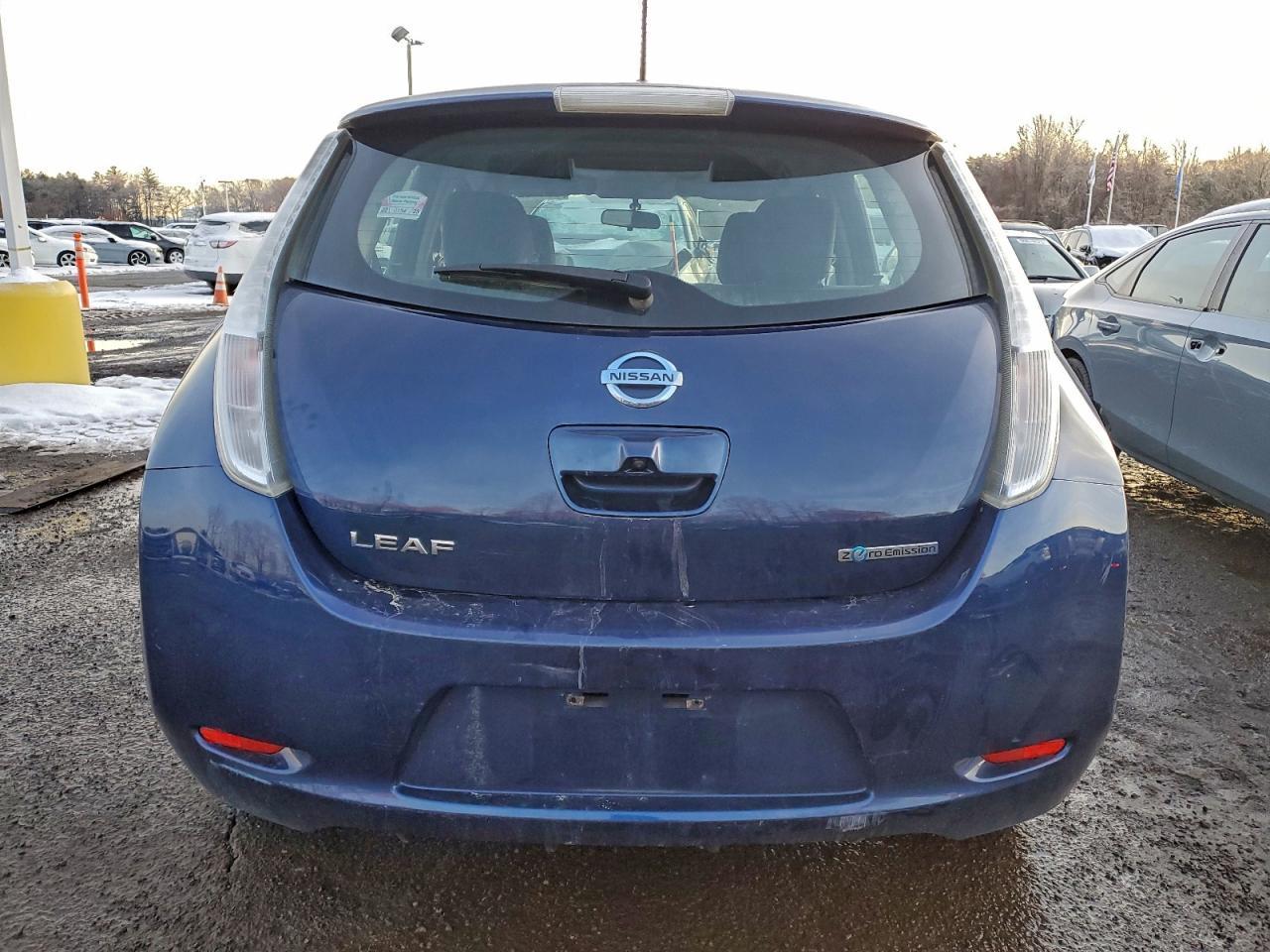 2017 Nissan Leaf S - Image 6