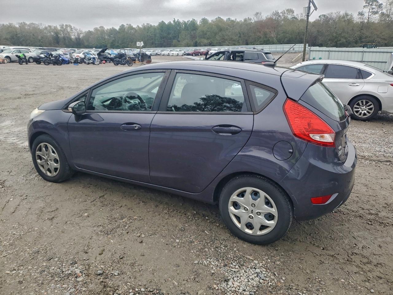 2013 Ford Fiesta Tit - Фото 2