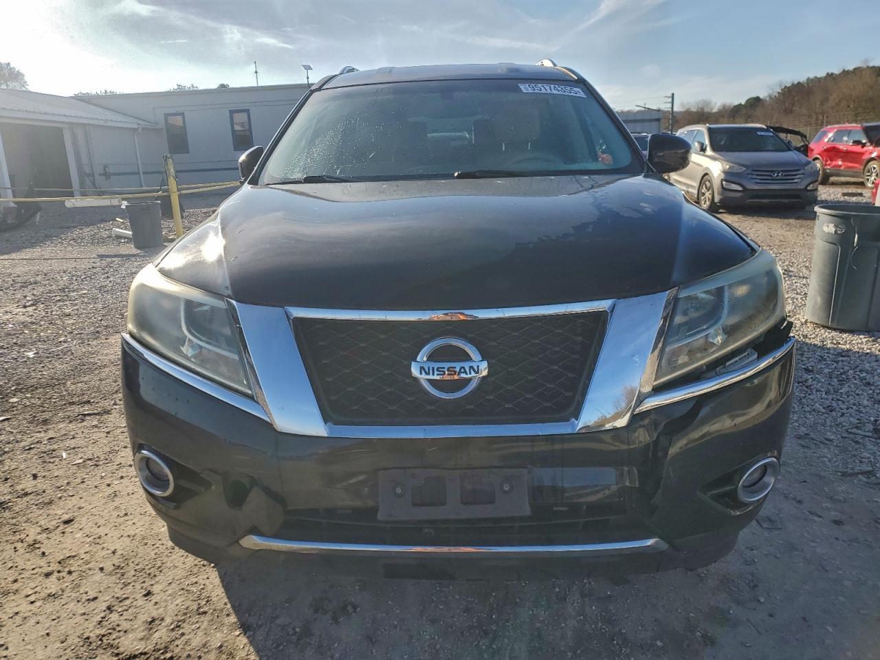 2013 Nissan Pathfinder S - Image 5