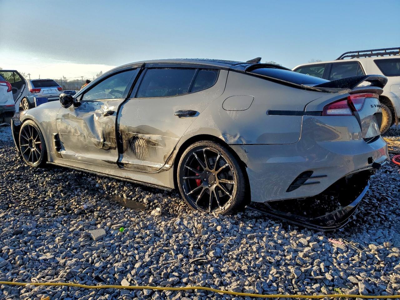 2022 Kia Stinger Gt1 - Фото 2