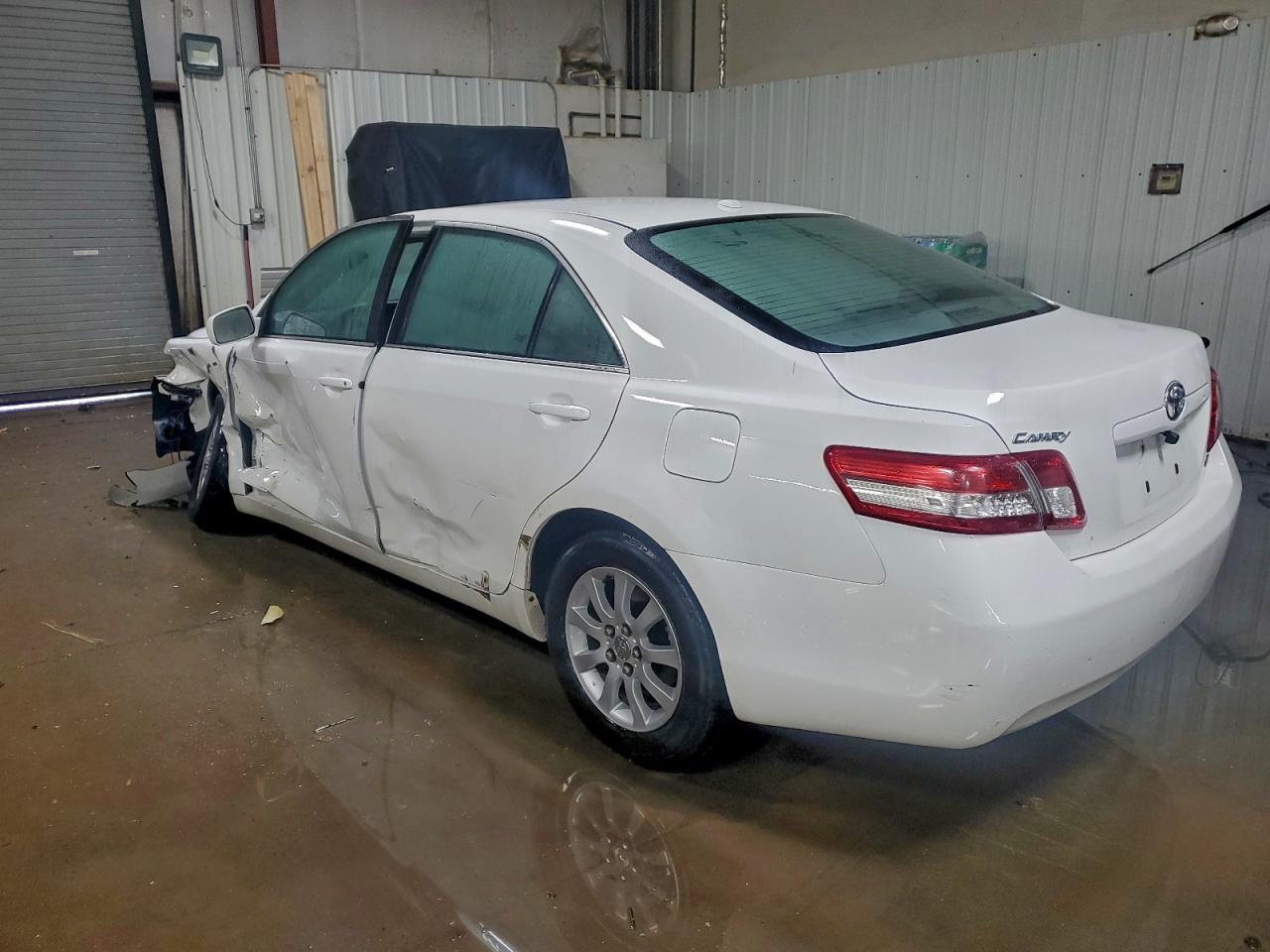 2010 Toyota Camry Le - Image 2