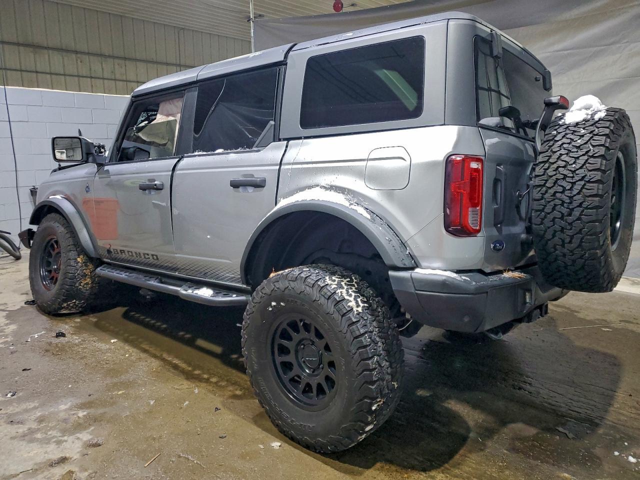 2022 Ford Bronco Base - Image 2
