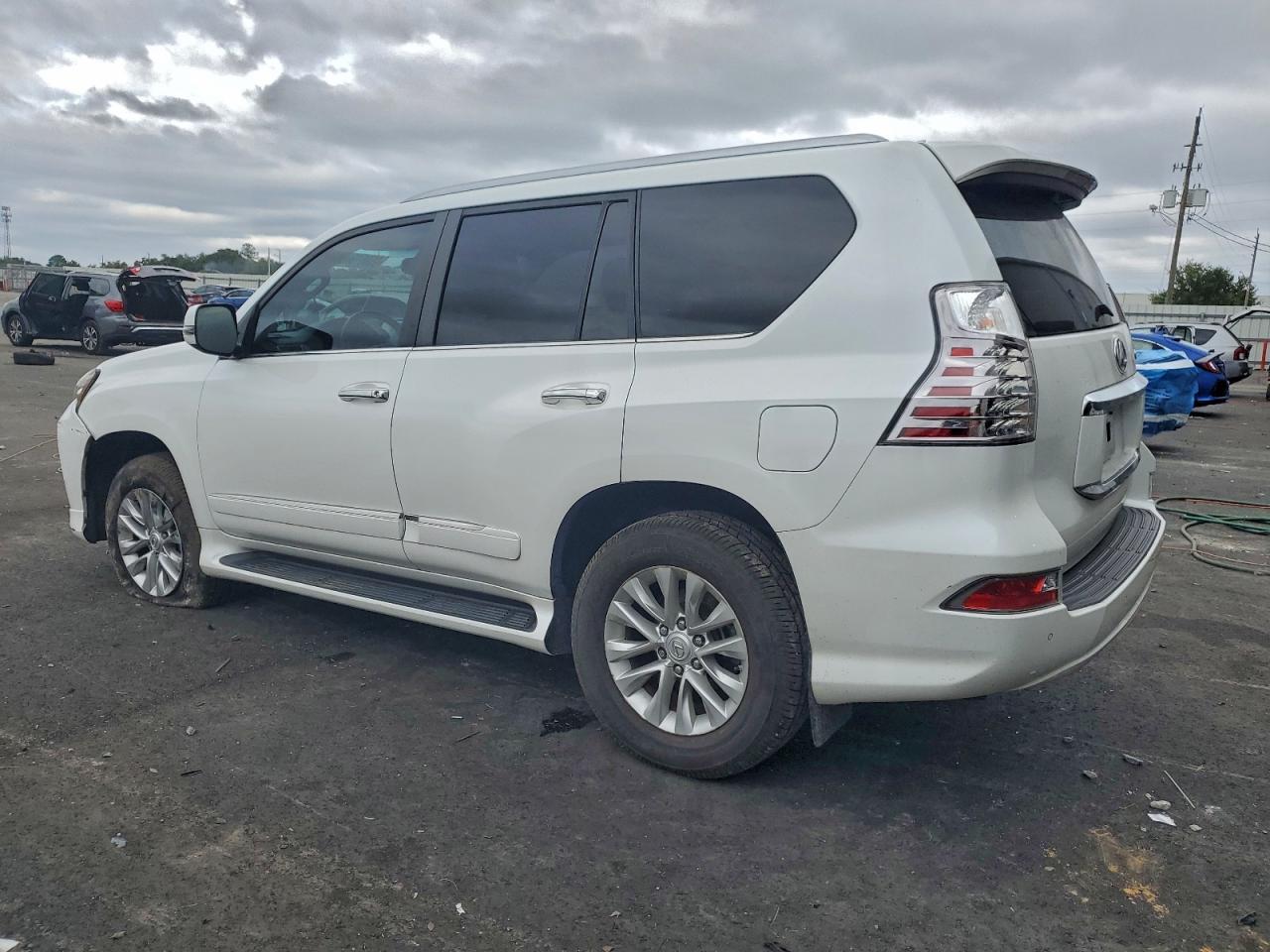 2015 Lexus Gx 460 - Image 2